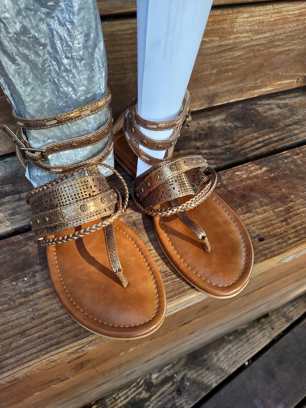 Women's Not Rated Bronze Strappy Toe-Post Gladiator Sandals Like New Size 10